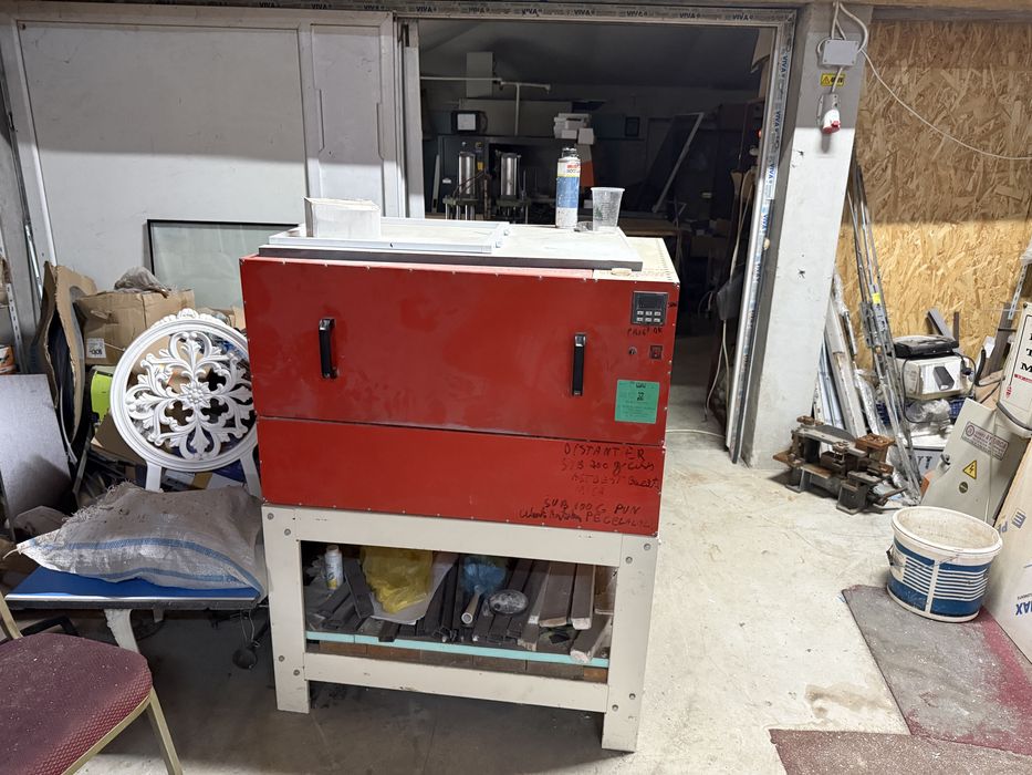 Utilaj pentru a face sticle bombate