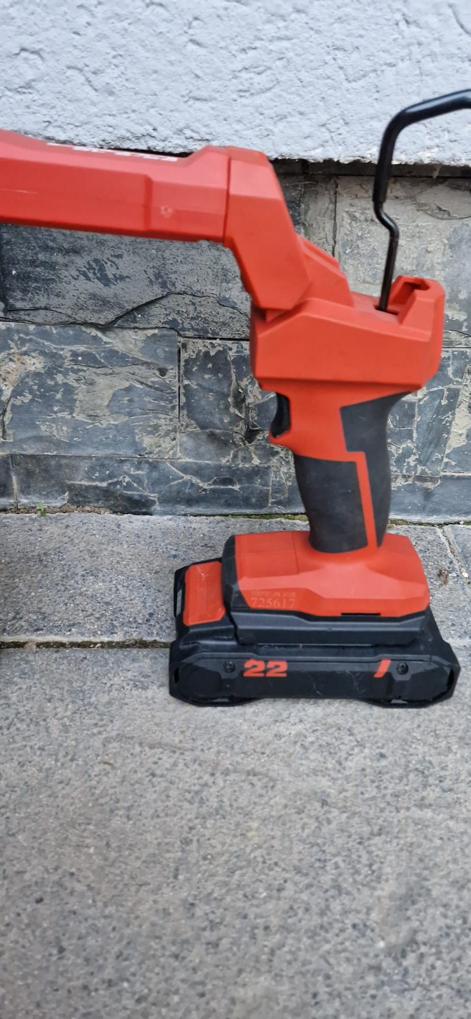 Hilti ,Milwaukee lanterna pe acumulator