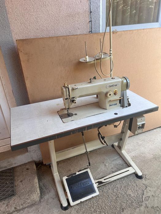 Mașini de cusut profesionale Brother