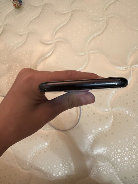 iPhone SE 2 заблокированный