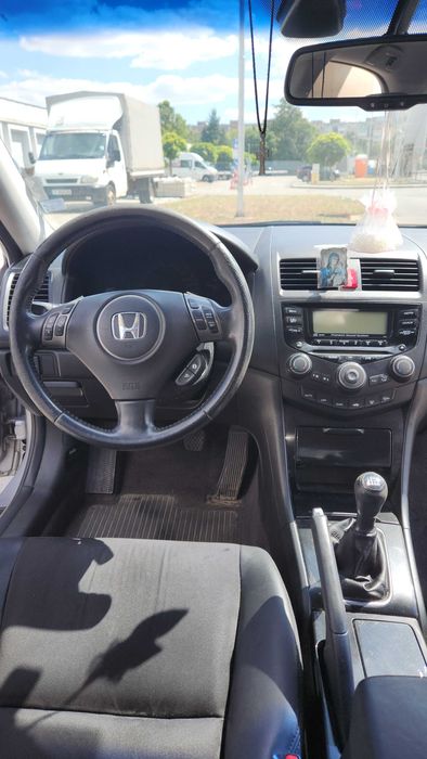 Продавам Хонда Акорд