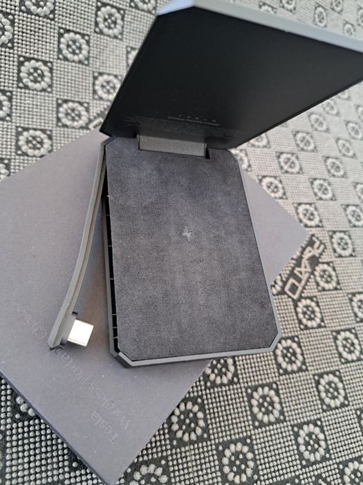 Baterii externe Tesla Wireless Portable Charge
