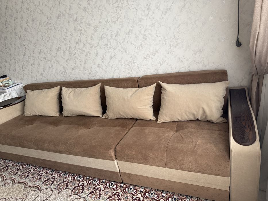 Мягкая диван хорошом состоянии