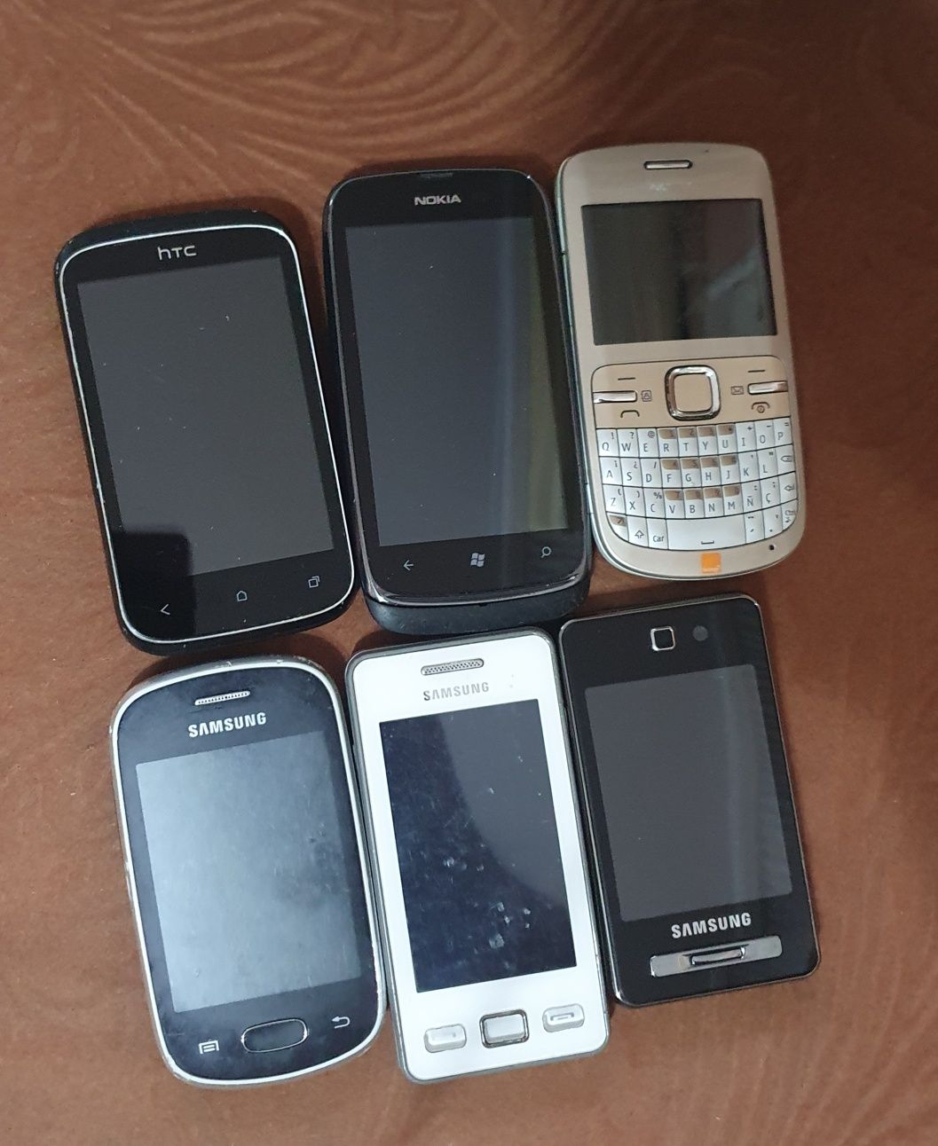 Telefoane vintage in stare bună.