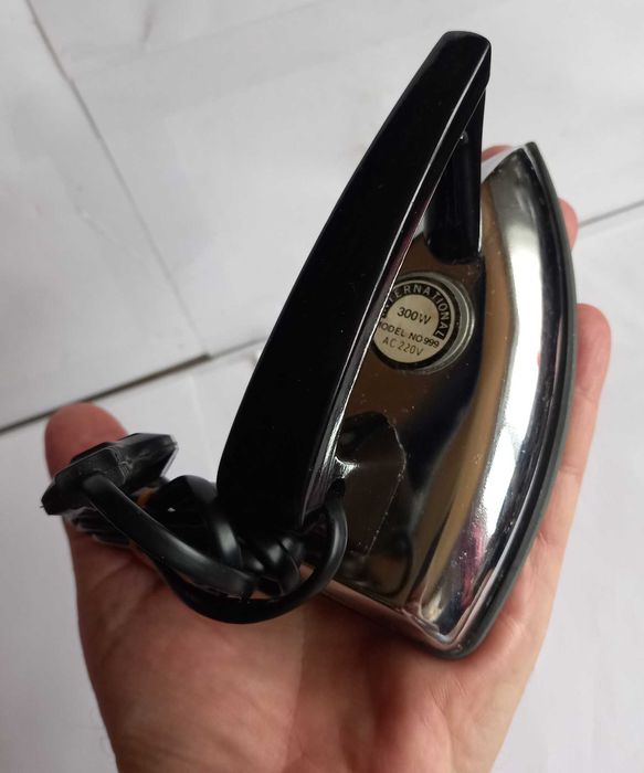 Fier de călcat mini, vintage, de voiaj, functional (100 - 85 lei)
