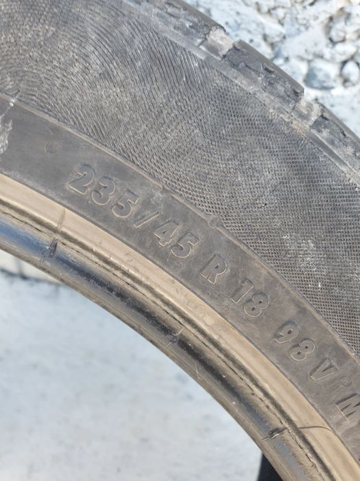 Зимни гуми 235 45 18 Континентал