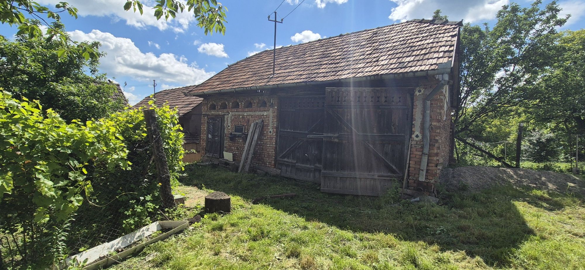 Casă cu anexe, perfectă pentru o viață liniștită la țară – Galpaia