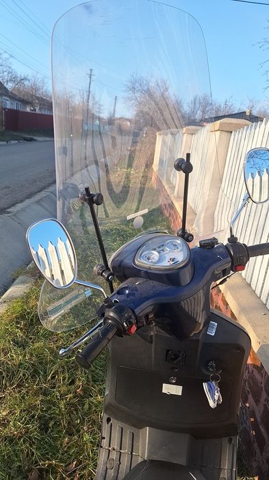 Vând scuter 49cc