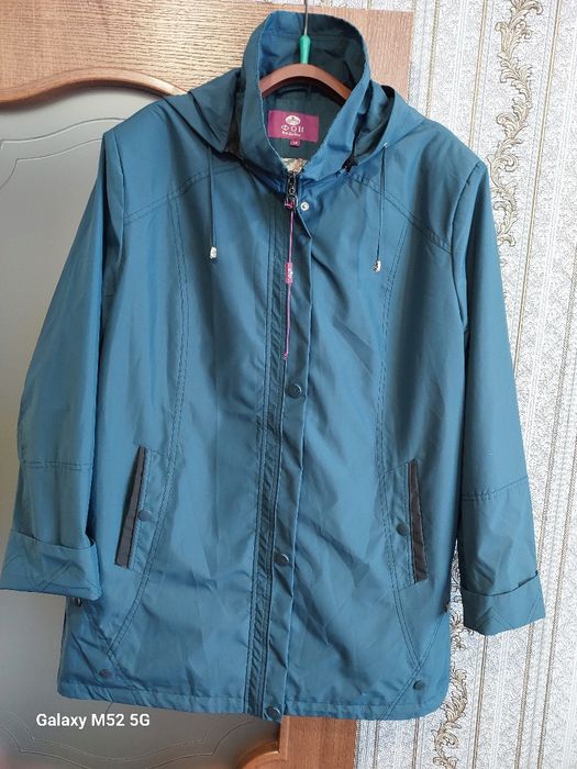 Продам ветровку новую