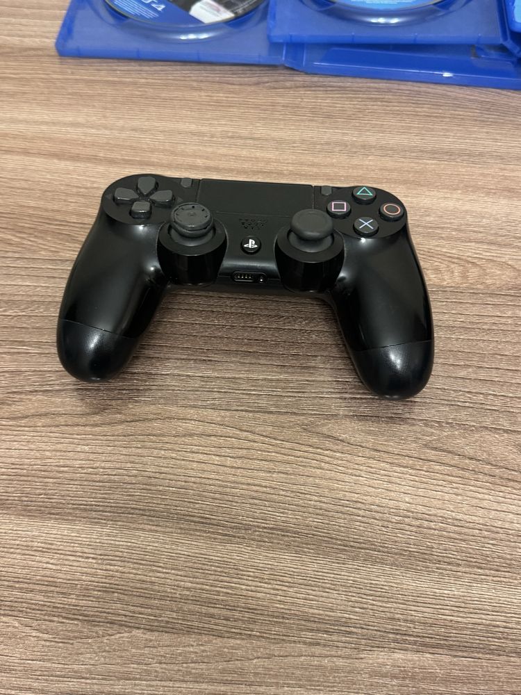 Продам PlayStation 4 Slim 1ТБ