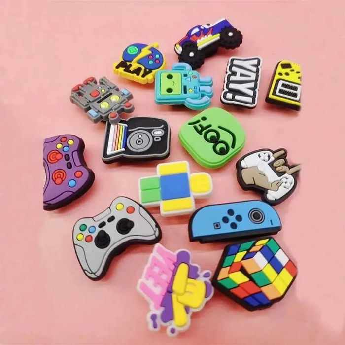 SET 21 Pinuri Pini Accesorii pentru Crocs Saboti Jibbitz, Jocuri Games