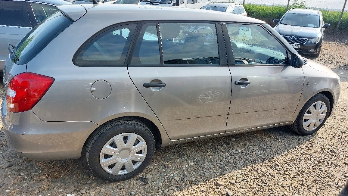 Vând Skoda Fabia motor 1,2 benzina