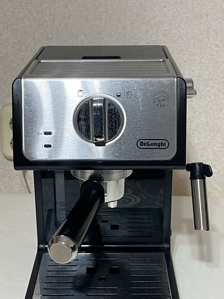 Кофемашина Delonghi.