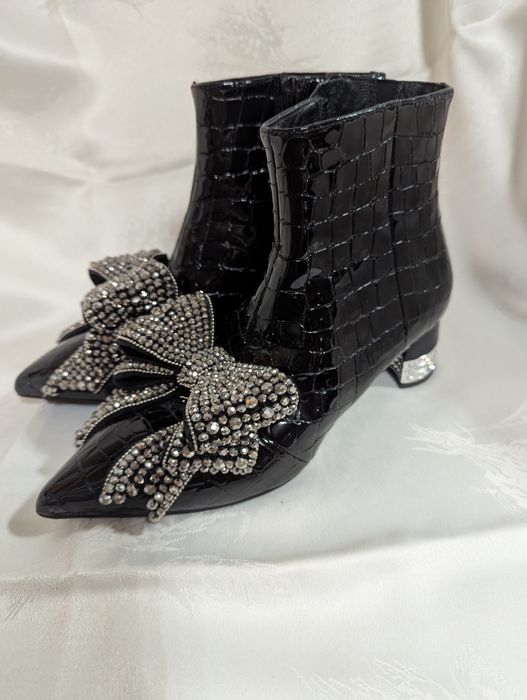 Дамски боти с камъни