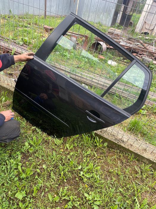 Vand usa stanga spate golf 5 in perfecta stare