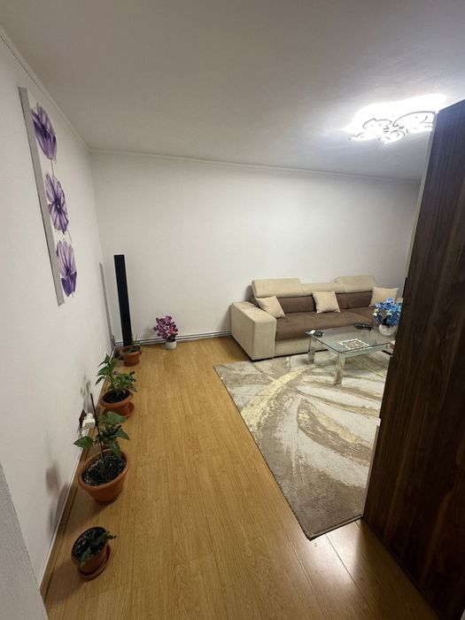 Vând apartament 3 canere