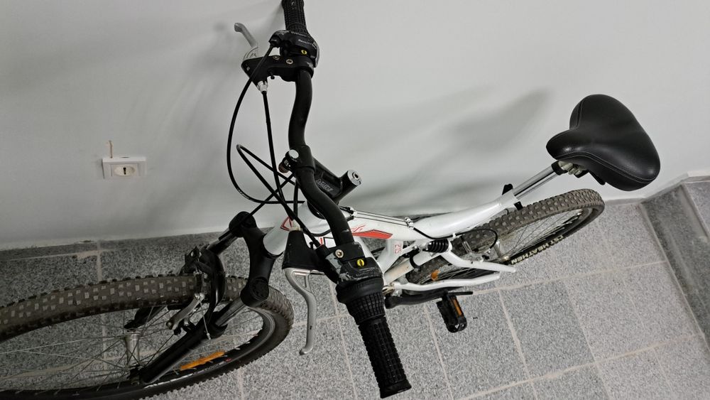 Два броя велосипеди 27.5" и 20"