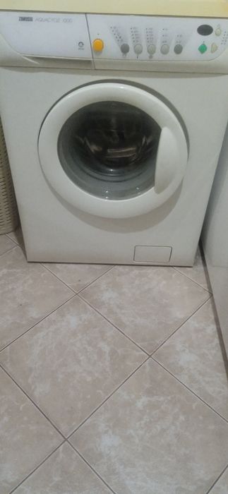 Продам стиральную машину Zanussi