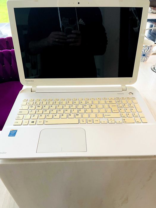 Toshiba Satelite SkullCandy 1TB HDD, 4GB RAM DDR3, i5 - Piese