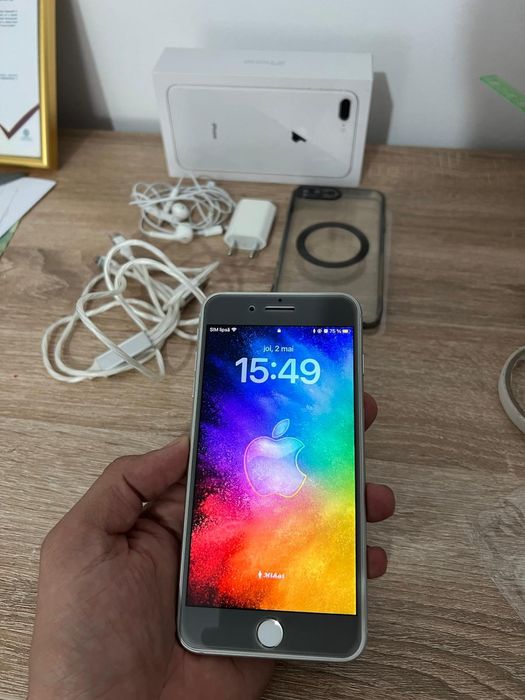 Vând iPhone 8 plus alb impecabil