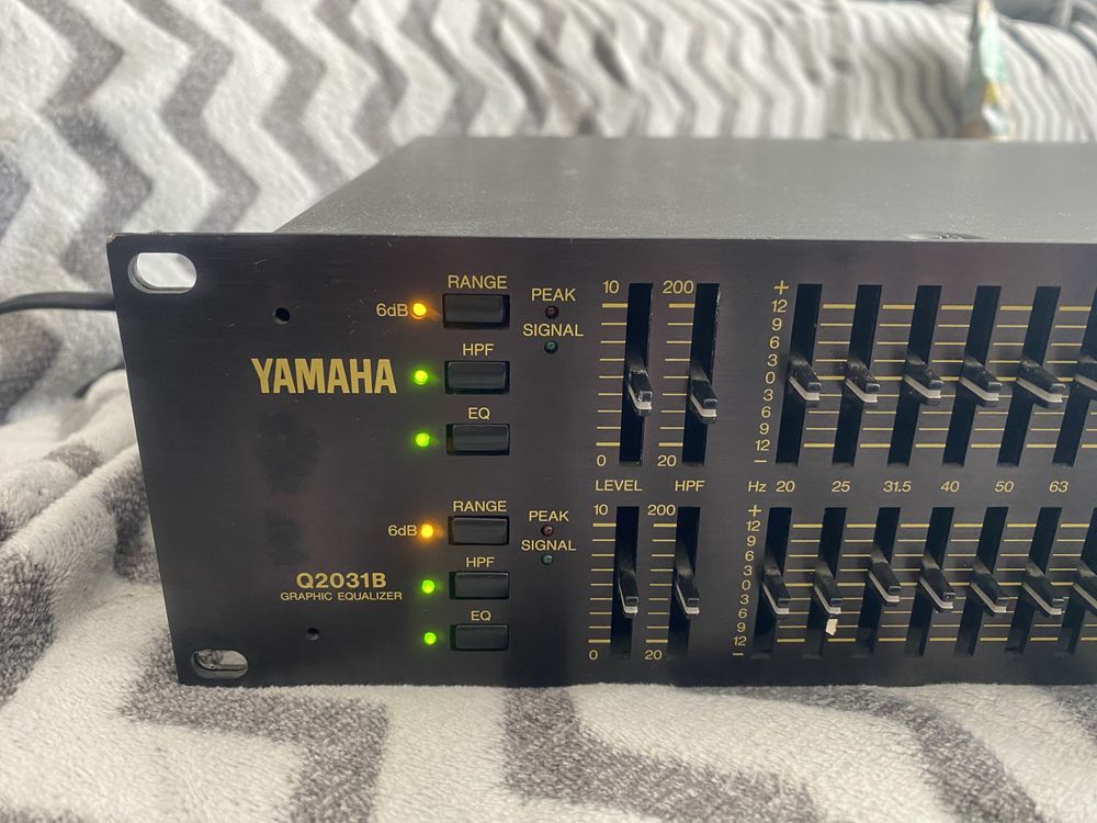 Yamaha Q2031B procesor audio