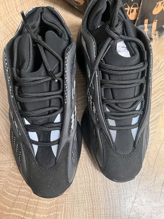Adidas Yeazy 700 dark glow mar 38