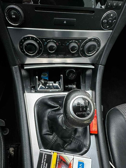 Продава се-Mercedes-C220
