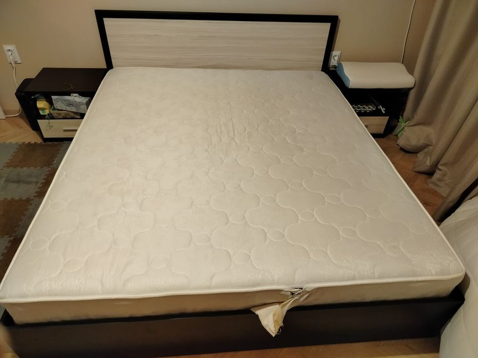 Спалня за матрак 164 на 190 с използван пружинен матрак