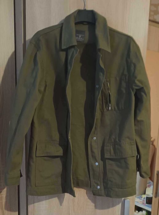 vesta cu blanita si geaca de blugi