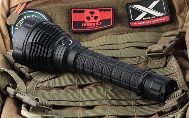 Convoy L6 cu led de 8000 lumeni