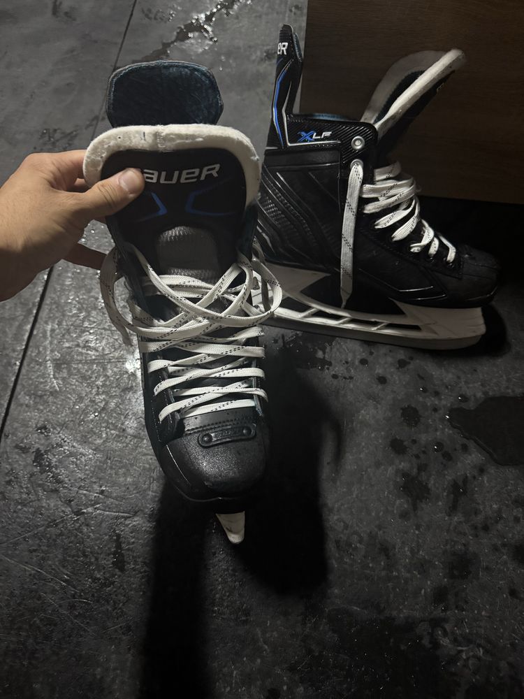 Продам коньки bauer