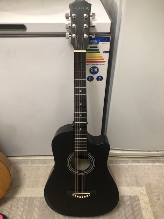 Гитара черная акустичекская