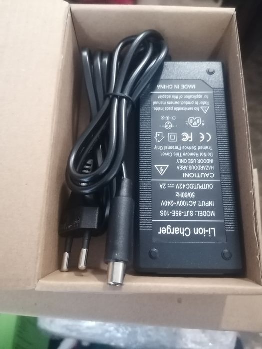 Incarcator trotineta bicicleta electrica 49 ron NOU 42v 2A MODEL XIAOM