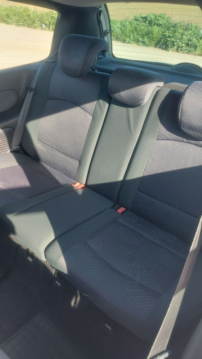 Renault Clio 2001 година