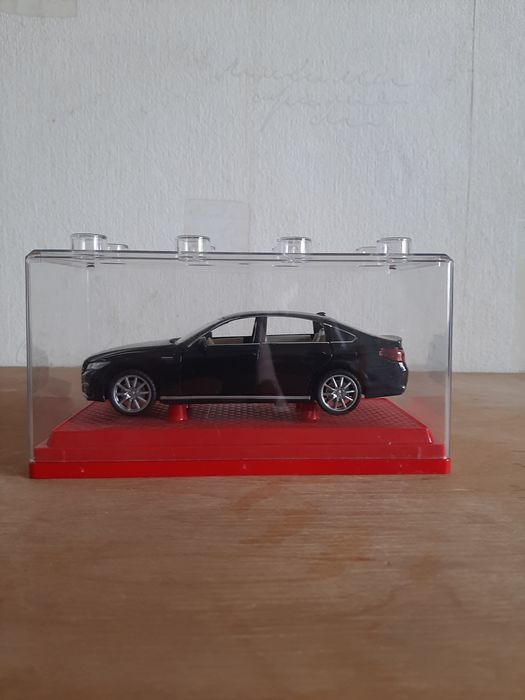 Продаются модели.