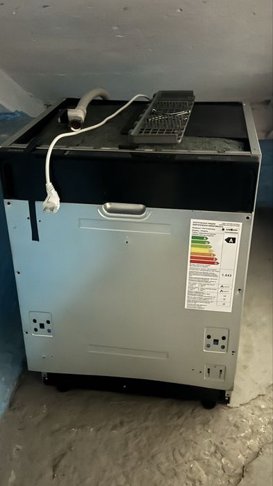 Продам встраевуемую посудомоечную машину