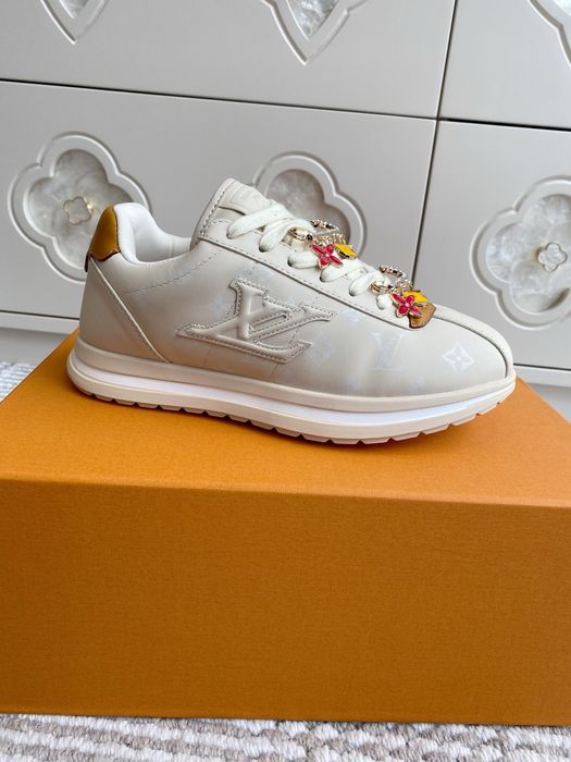 Adidasi Louis Vuitton, tip Premium