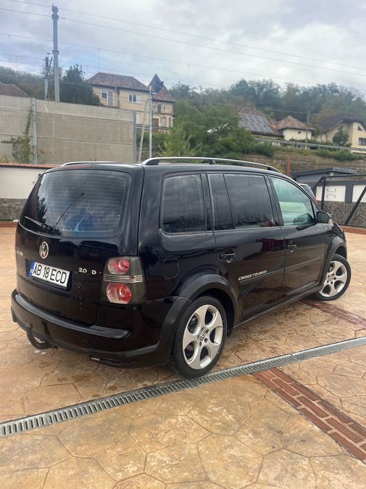Touran Cross 7 locuri