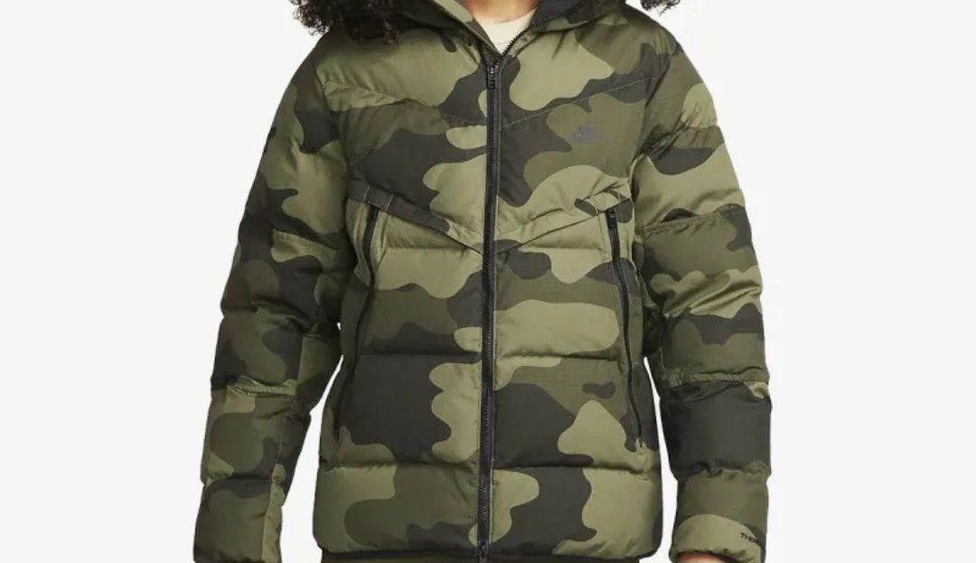 Geaca Nike puffer ,camo ,nouă