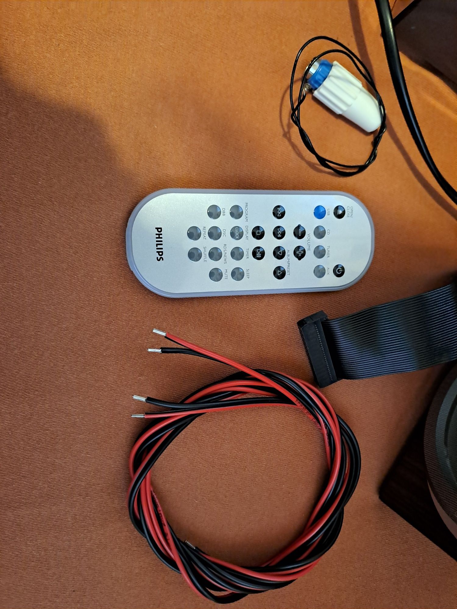 Micro sistem audio Hi-Fi Philips MCM700/12
Model: RM-805
Material: ABS