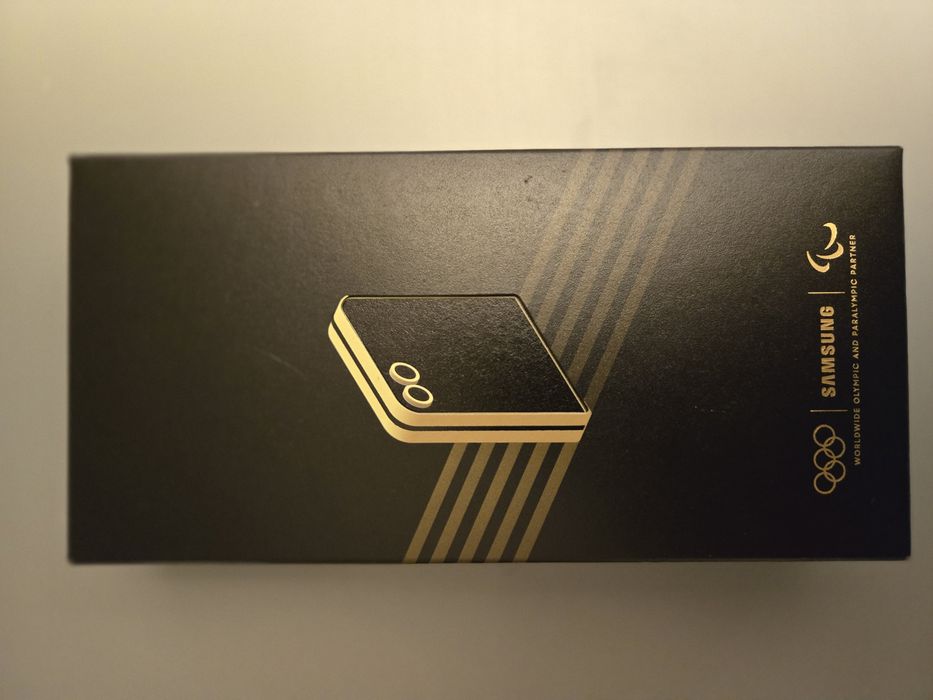 Олимпийский смартфон Самсунг Z Flip 6