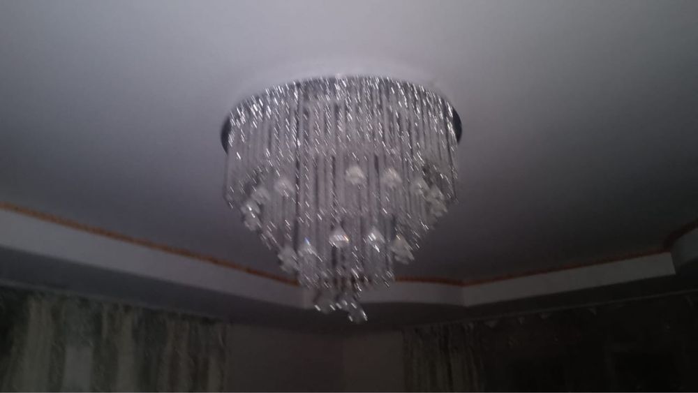 Продам люстру недорого