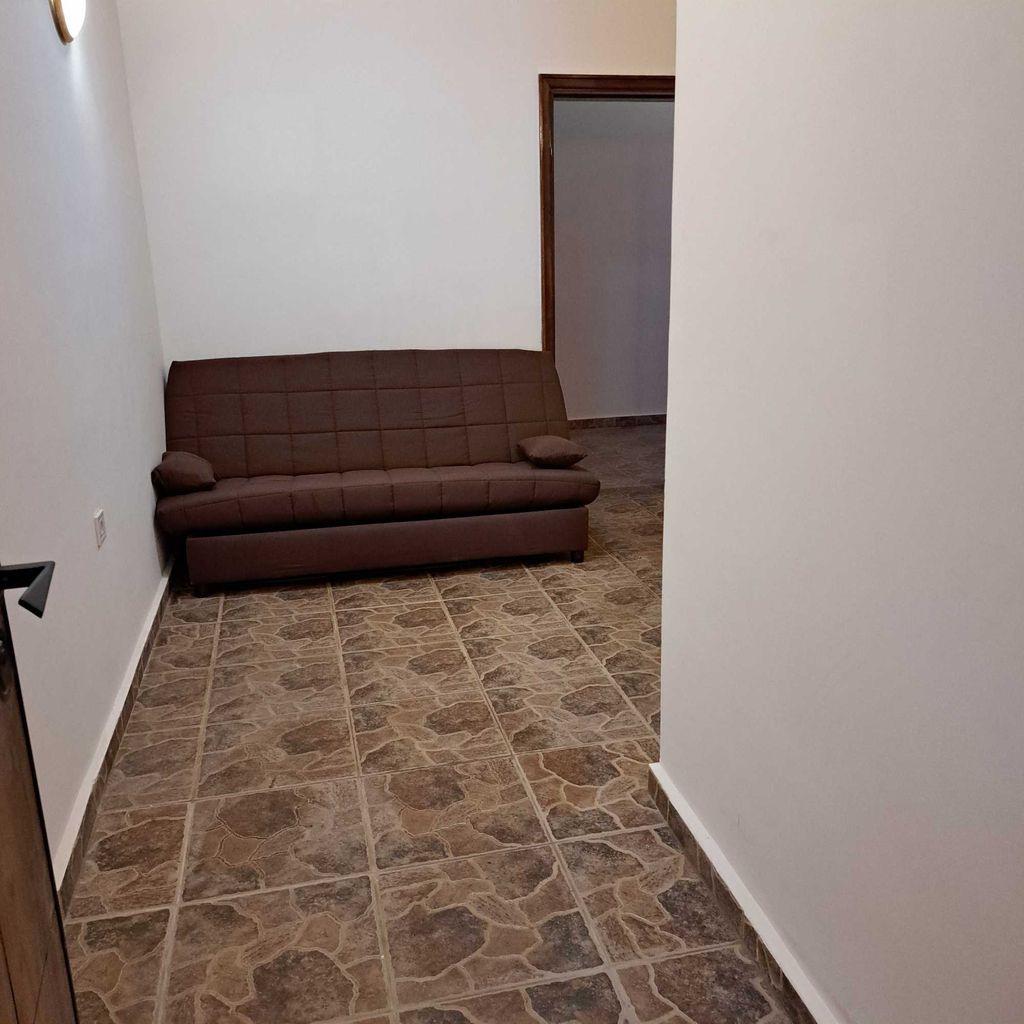 Дава се под наем Тристаен апартамент в Варна, м-т Акчелар - 120 кв.м за 600 € - Снимка #1
