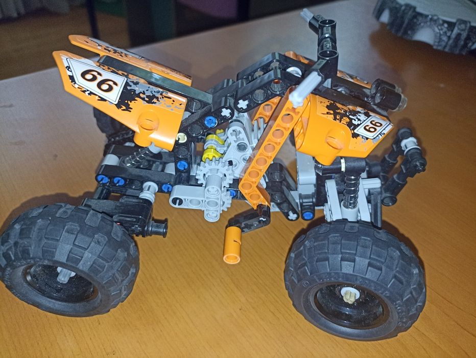 Vând lego setul 9392