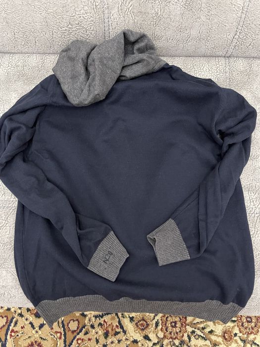 Продатеся свитер