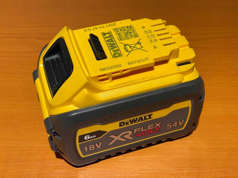 Продавам неработеща батерия Dewalt Flexvolt 6Ah