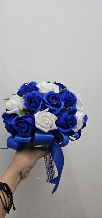 Lumânări nuntă 180 lei buchete mireasa 130 lei