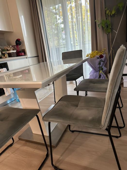 Трапезна маса с 4 стола