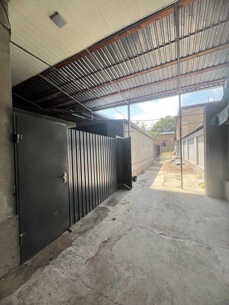 Hovli sotiladi 170.000$