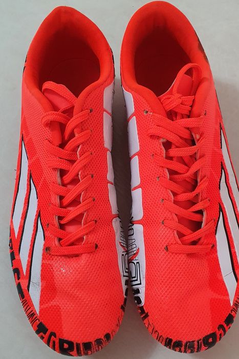 Бутсы оригинал фирмы Adidas отличном состоянии.